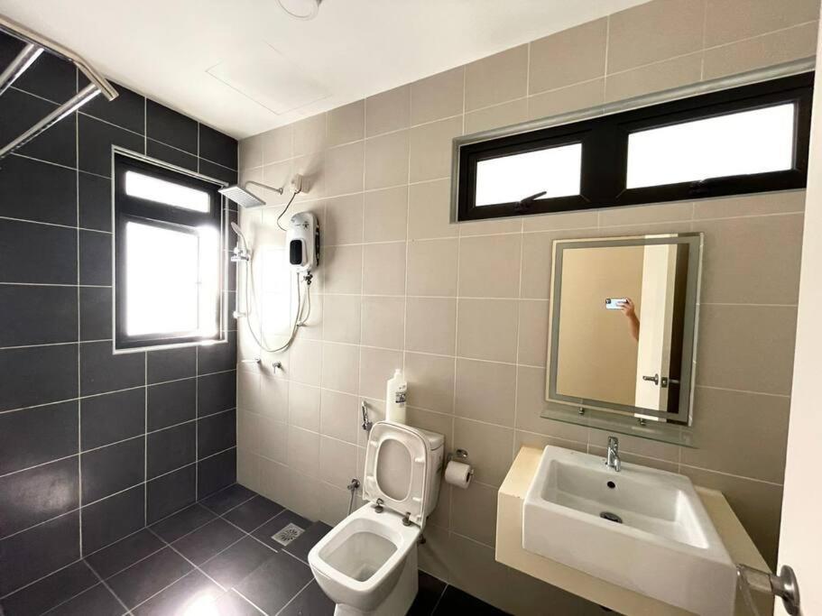 Meridin Medini By Wp Homestay Nusajaya  Luaran gambar