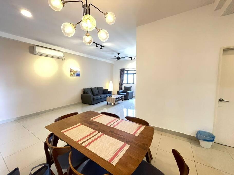 Meridin Medini By Wp Homestay Nusajaya  Luaran gambar